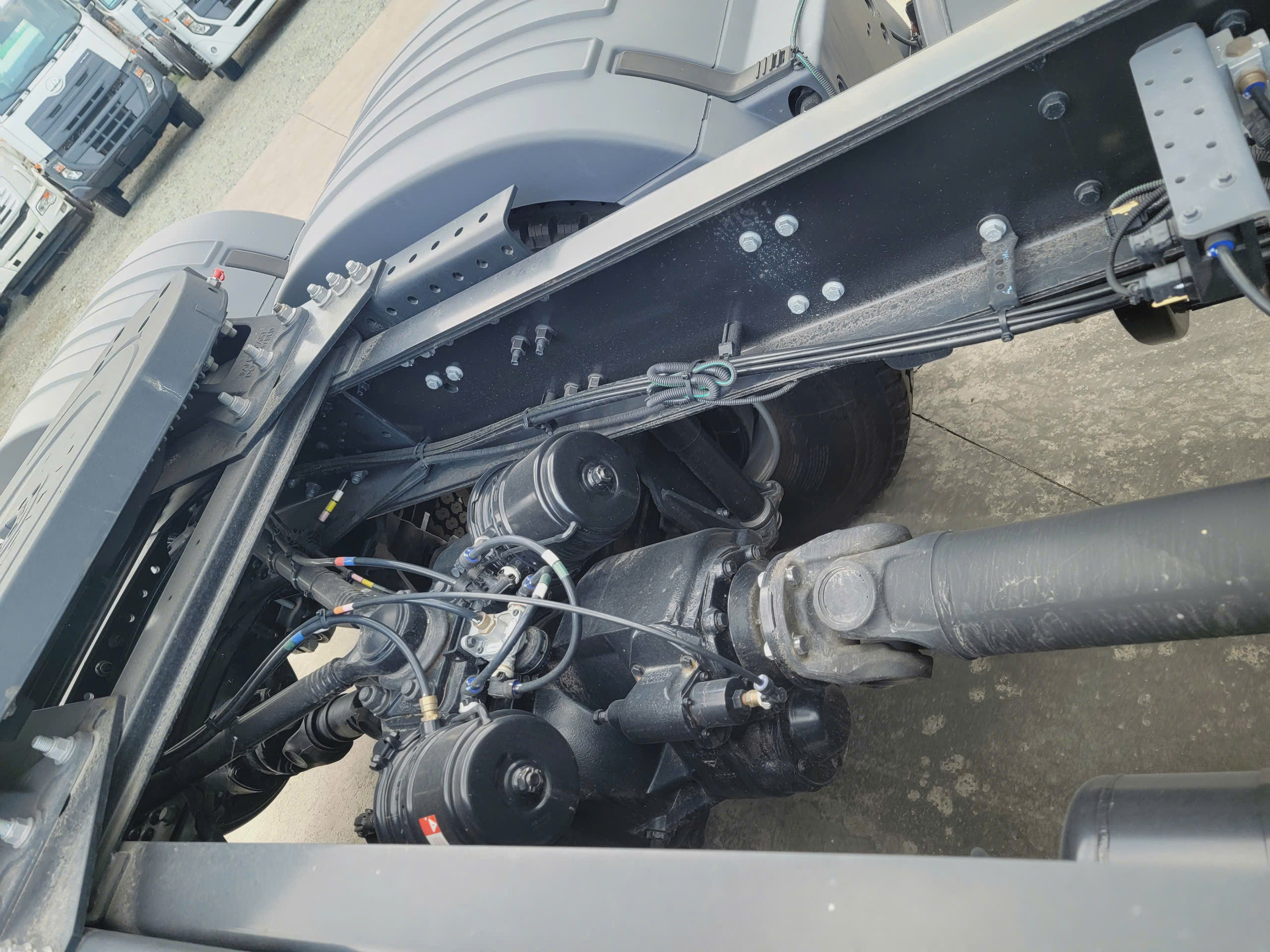 ĐẦU KÉO UD QUESTER GWE 410 HP E5 chassi